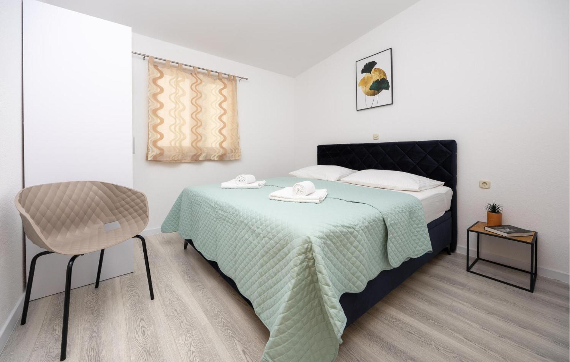 Stunning Apartment In Makarska Exterior photo