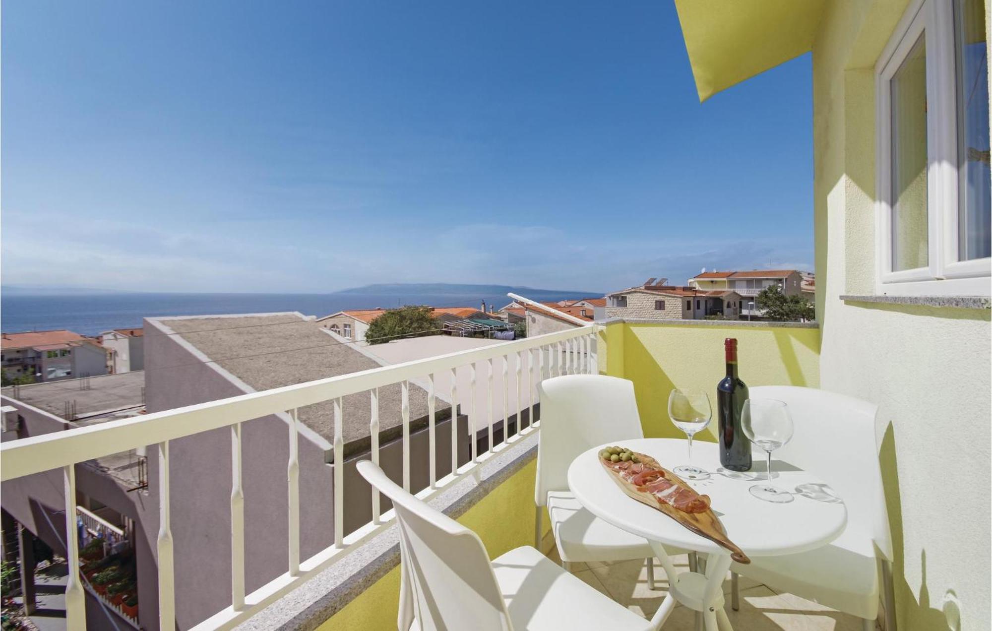 Stunning Apartment In Makarska Exterior photo