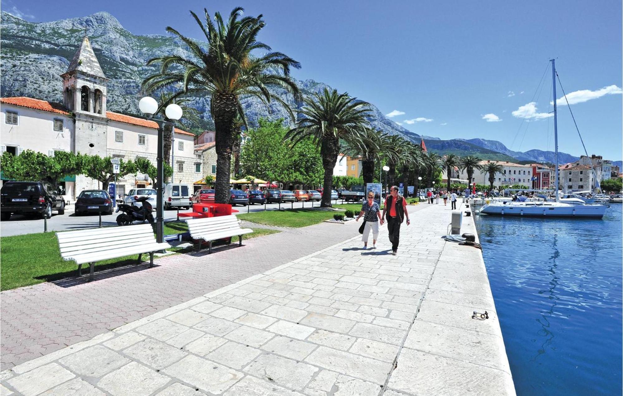 Stunning Apartment In Makarska Exterior photo